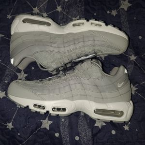 Nike Air Max 95 Essential Wolf Grey - Size 9.5